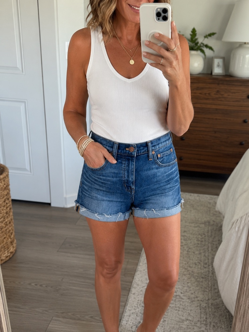 Madewell High Rise Denim Shorts Size 24 waist, rolled Cuffed Raw Hem Stretch